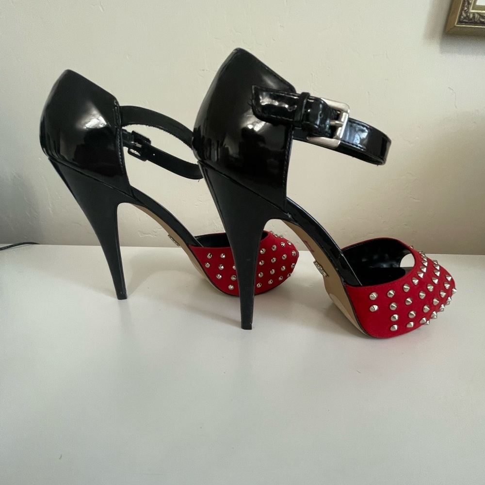 Rock & Republic Red Studded Women's Heels - Picture 4 of 8